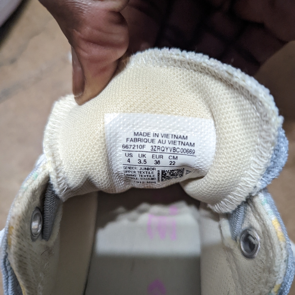 Converse All Star shoes- girl's 4/women's 6